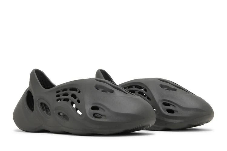 Yeezy Foam RNR Carbon